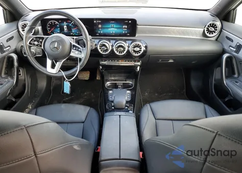 2021 Mercedes-Benz A 220 z USA, uszkodzony, nr VIN W1K3G4EB0MJ285251